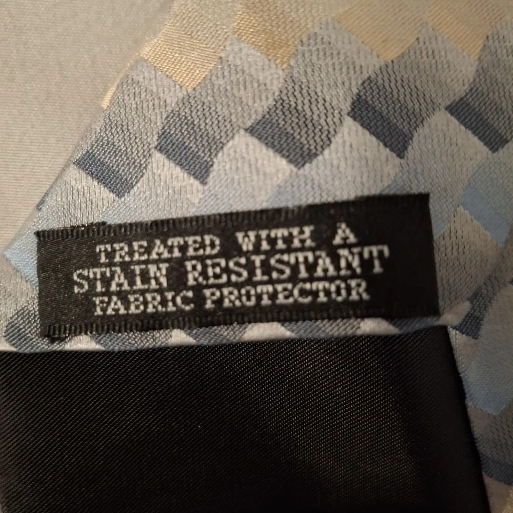 Van Heusen Wavy Pattern Tie in Blue and Cream
